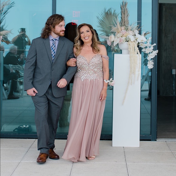 Stunning mother of the bride dress beaded - Picture 5 of 13